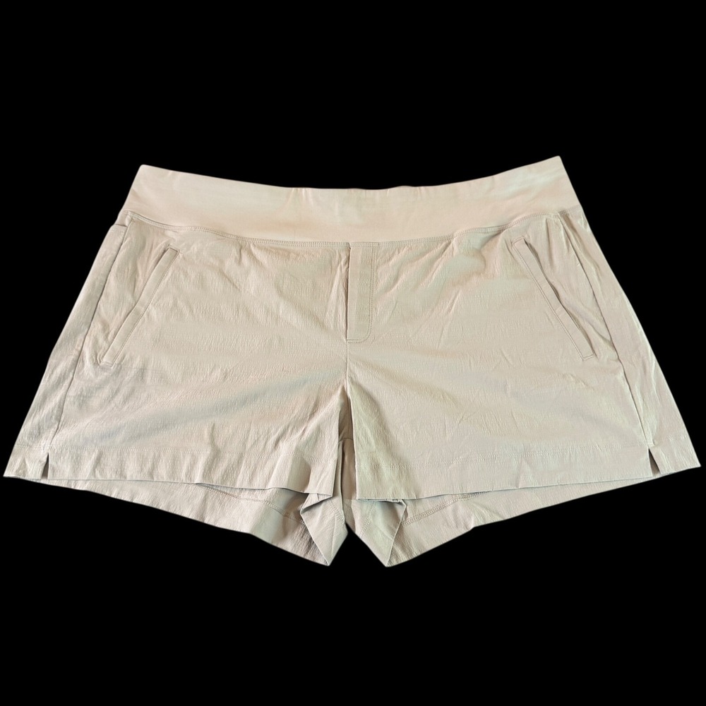 Athleta Women Trekkie North Short 24 Tan Khaki Hiking Gorpcore Utility Quick Dry